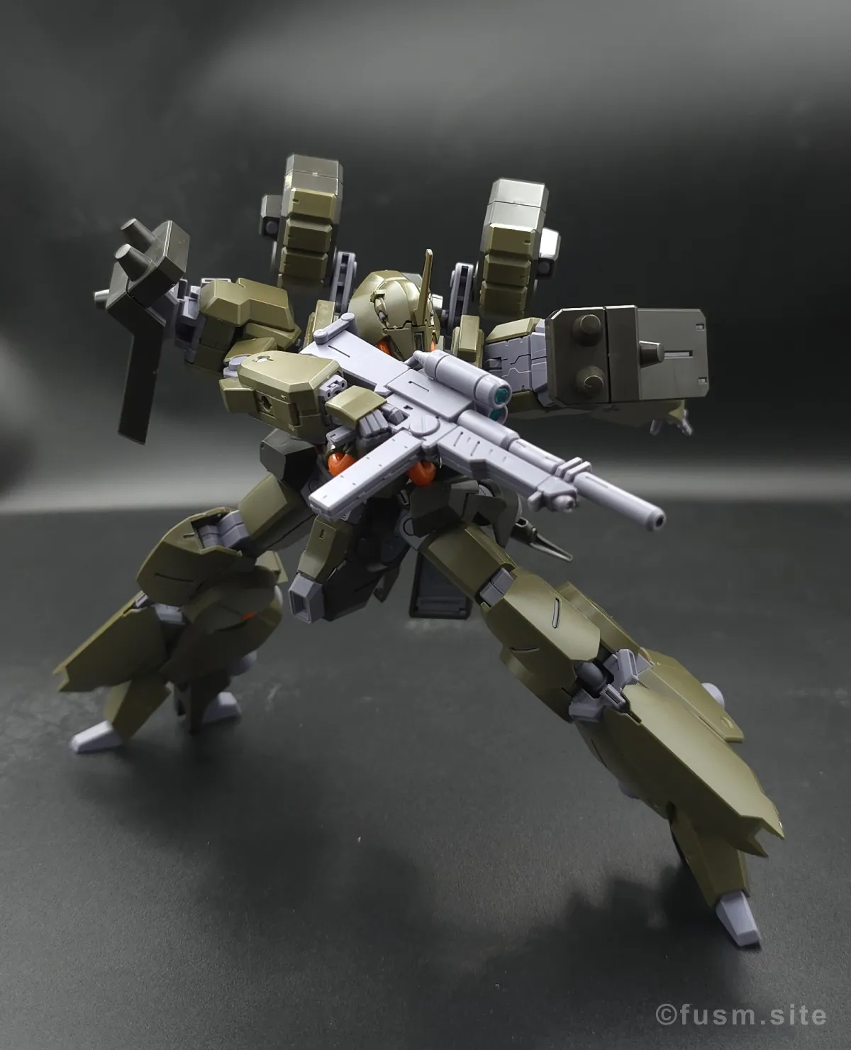 【レビュー】HGUC リーベン・ヴォルフ(A.O.Z RE-BOOT版) 多角的に見た全体の外観・素組み 14