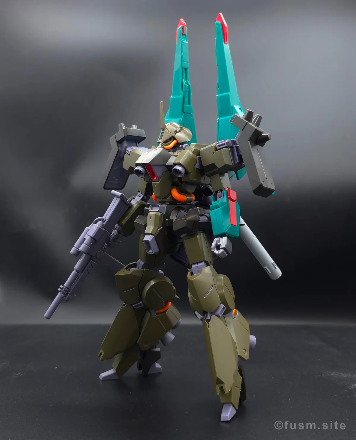 【レビュー】HGUC 1/144 リーベン・ヴォルフ(A.O.Z RE-BOOT版) 多角的に見た全体の外観・素組み 1