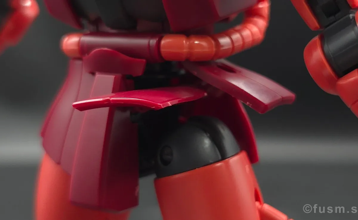 【レビュー】HGUC シャア専用ザクⅡ 胴体ディテール 可動域 01