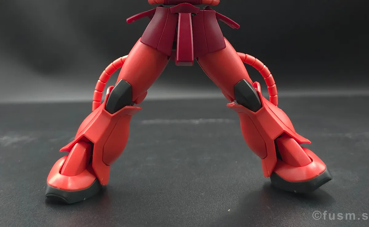 【レビュー】HGUC シャア専用ザクⅡ 胴体ディテール 可動域 04