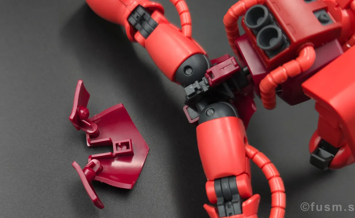 【レビュー】HGUC シャア専用ザクⅡ 胴体ディテール 可動域 06