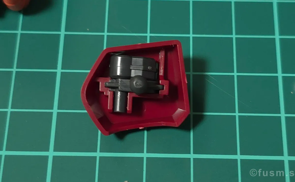 【レビュー】HGUC シャア専用ザクⅡ パーツ・構造・組み立て 03