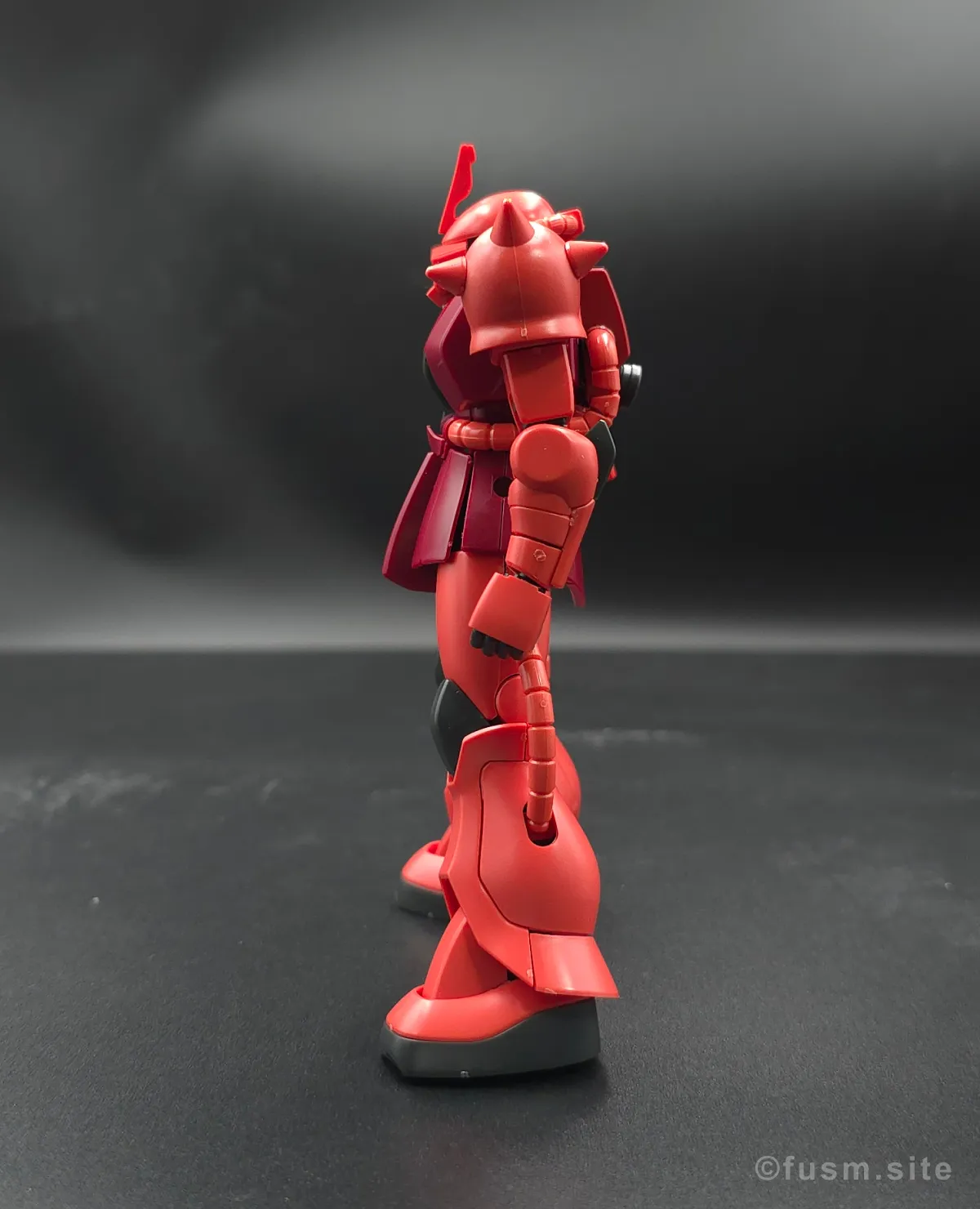 【レビュー】HGUC シャア専用ザクⅡ 多角的に見た全体の外観・素組み 05