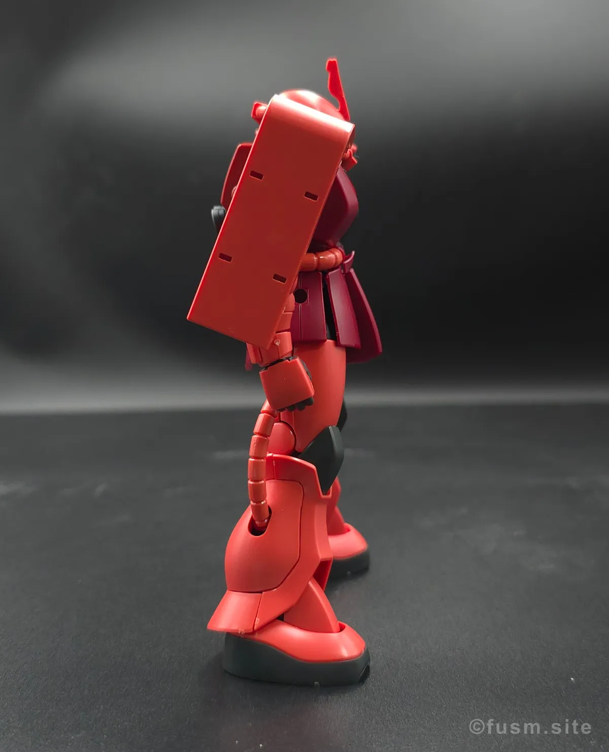 【レビュー】HGUC シャア専用ザクⅡ 多角的に見た全体の外観・素組み 09