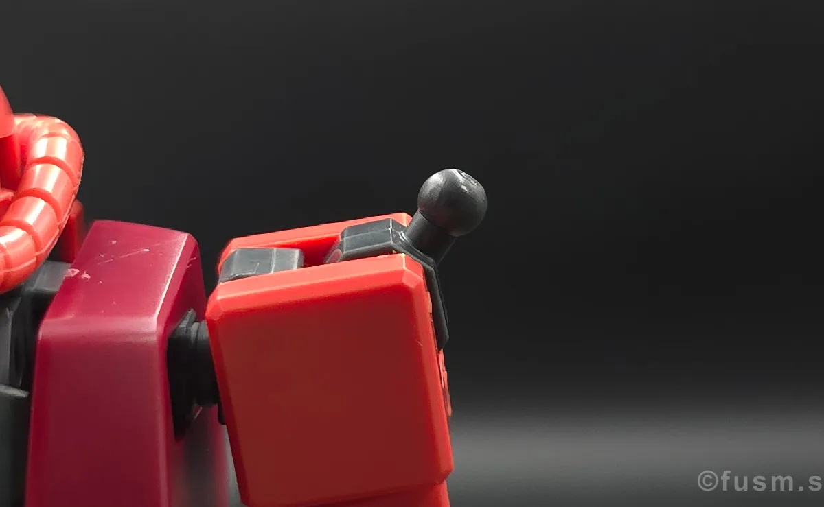 【レビュー】HGUC シャア専用ザクⅡ 肩ディテール 04