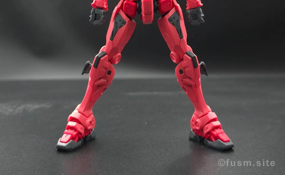 【HG 赤いガンダム レビュー】プレイバリュー激高ガンプラ! 脚部ディテール 可動域 02