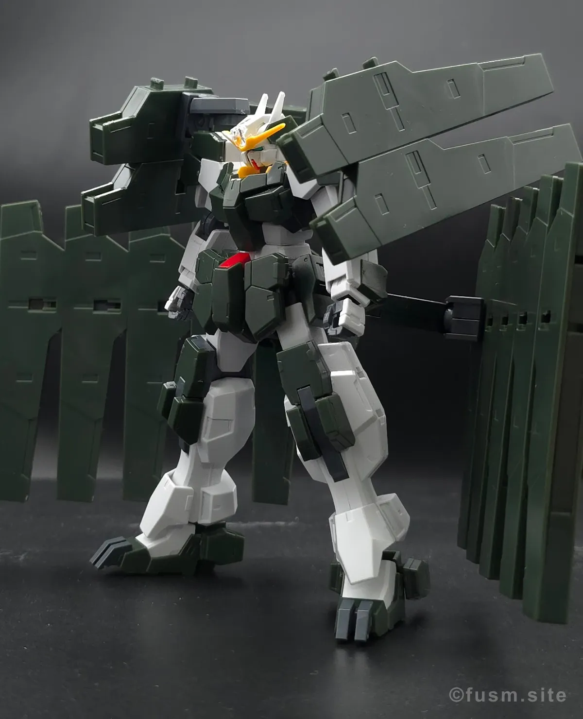【レビュー】HG ガンダムサバーニャ(最終決戦仕様) 多角的に見た全体の外観・素組み 10