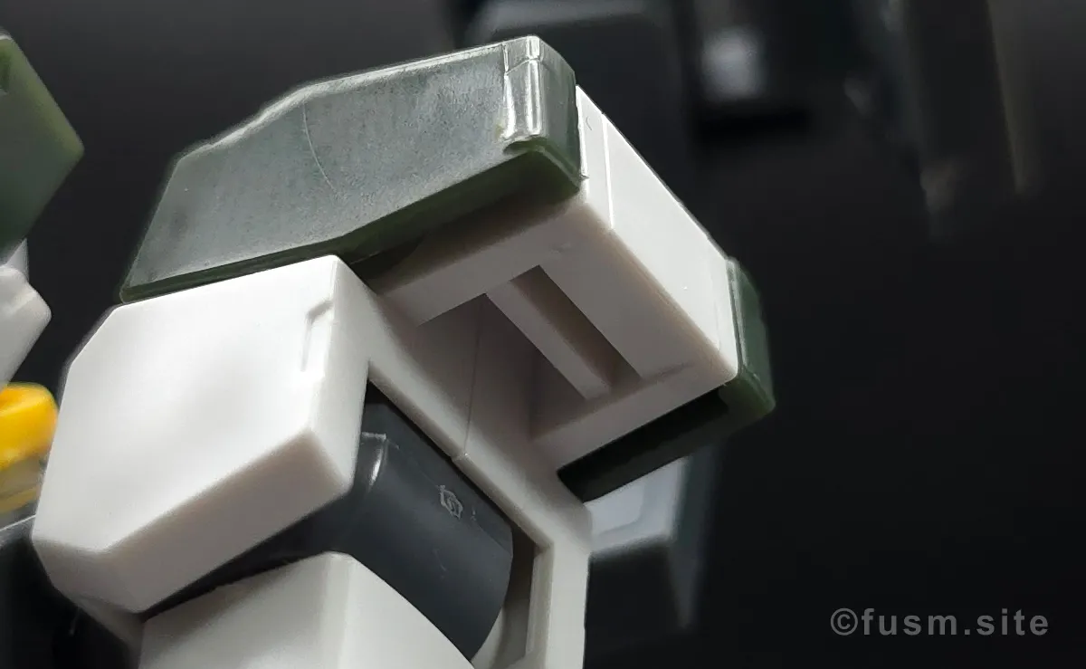 【レビュー】HG ガンダムサバーニャ(最終決戦仕様) 肩ディテール 03