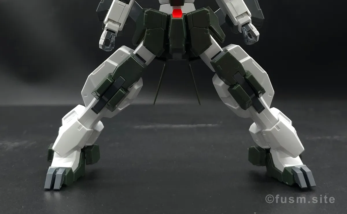 【レビュー】HG ガンダムサバーニャ(最終決戦仕様) 胴体ディテール 可動域 05