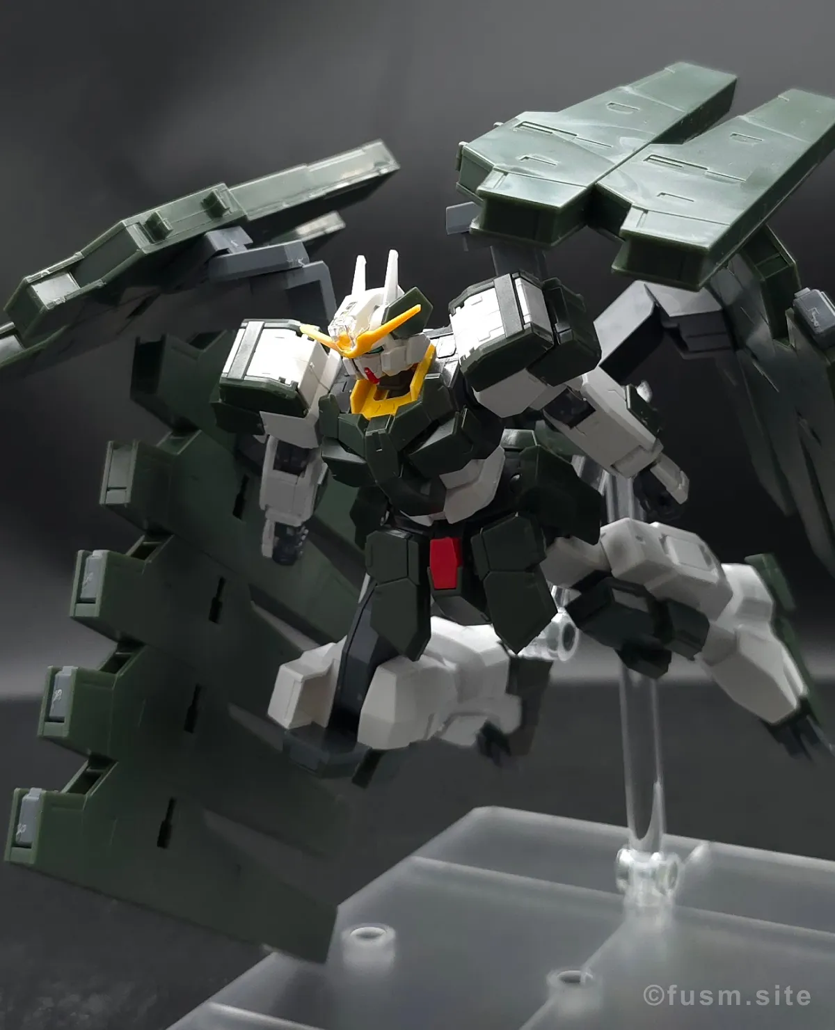 【レビュー】HG ガンダムサバーニャ(最終決戦仕様) ポージング 01