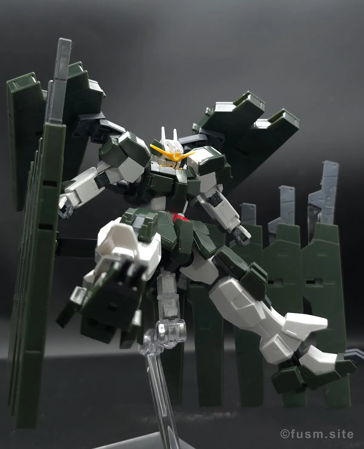 【レビュー】HG ガンダムサバーニャ(最終決戦仕様) ポージング 02