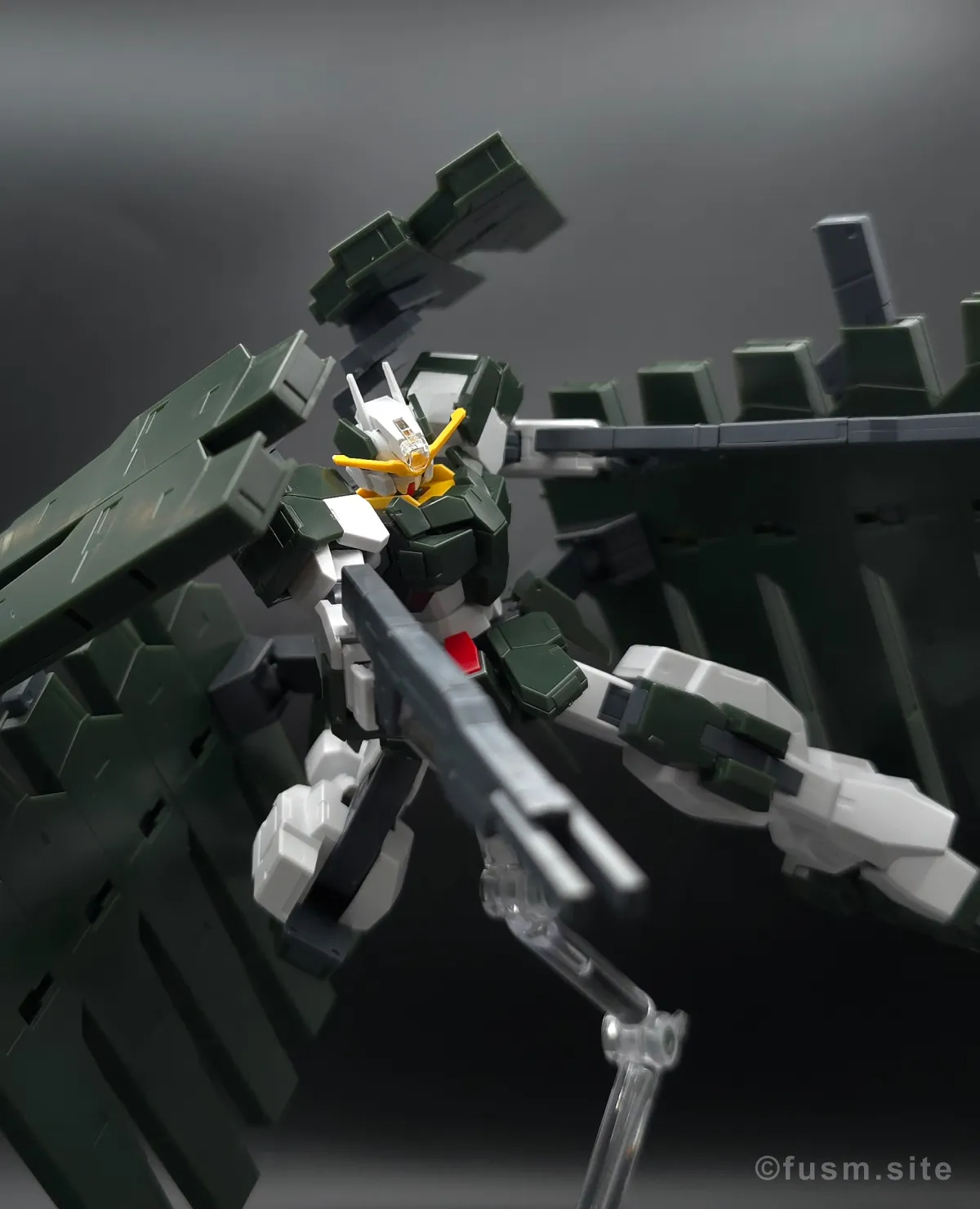 【レビュー】HG ガンダムサバーニャ(最終決戦仕様) ポージング 03