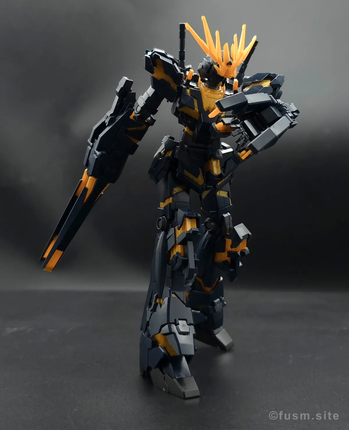【レビュー】HGUC ユニコーンガンダム2号機 バンシィ(デストロイモード) ポージング 04
