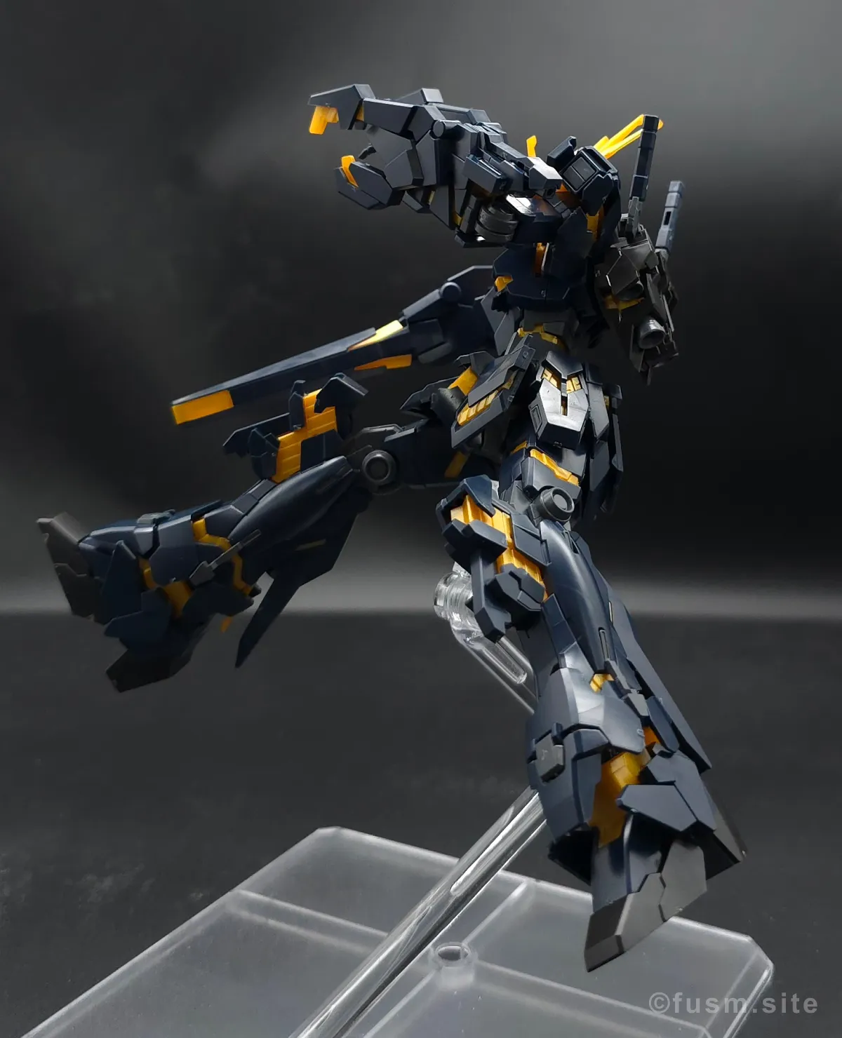 【レビュー】HGUC ユニコーンガンダム2号機 バンシィ(デストロイモード) ポージング 07