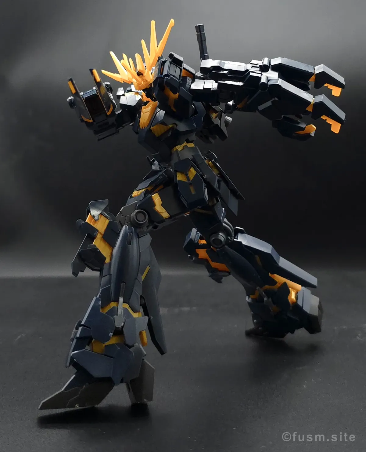 【レビュー】HGUC ユニコーンガンダム2号機 バンシィ(デストロイモード) ポージング 11