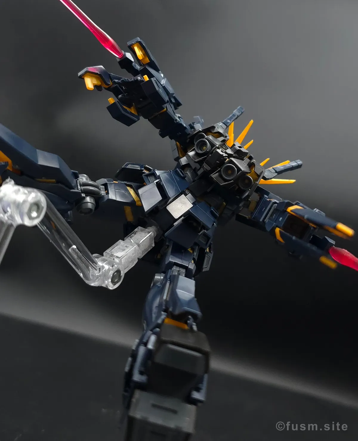 【レビュー】HGUC ユニコーンガンダム2号機 バンシィ(デストロイモード) ポージング 14
