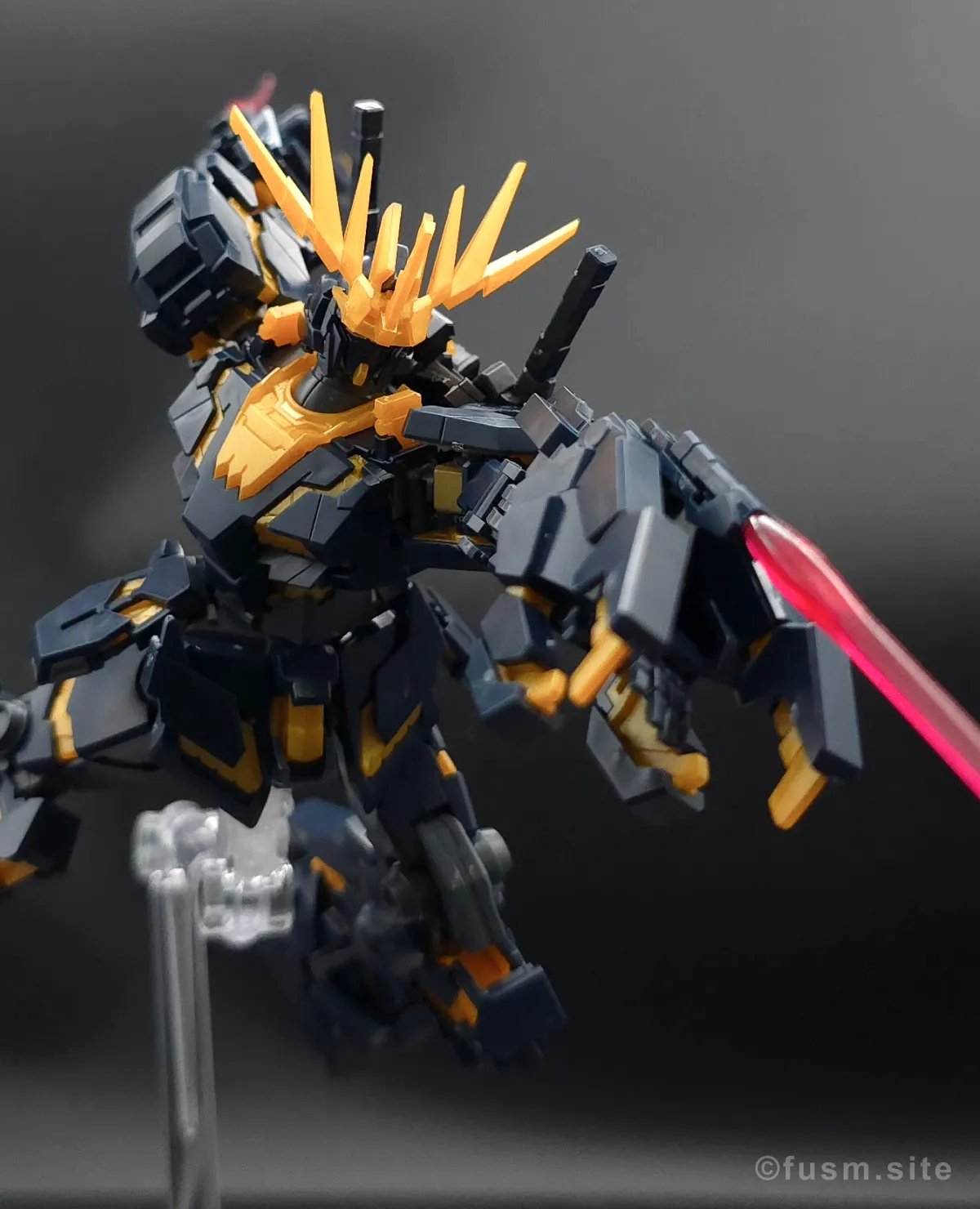 【レビュー】HGUC ユニコーンガンダム2号機 バンシィ(デストロイモード) ポージング 15