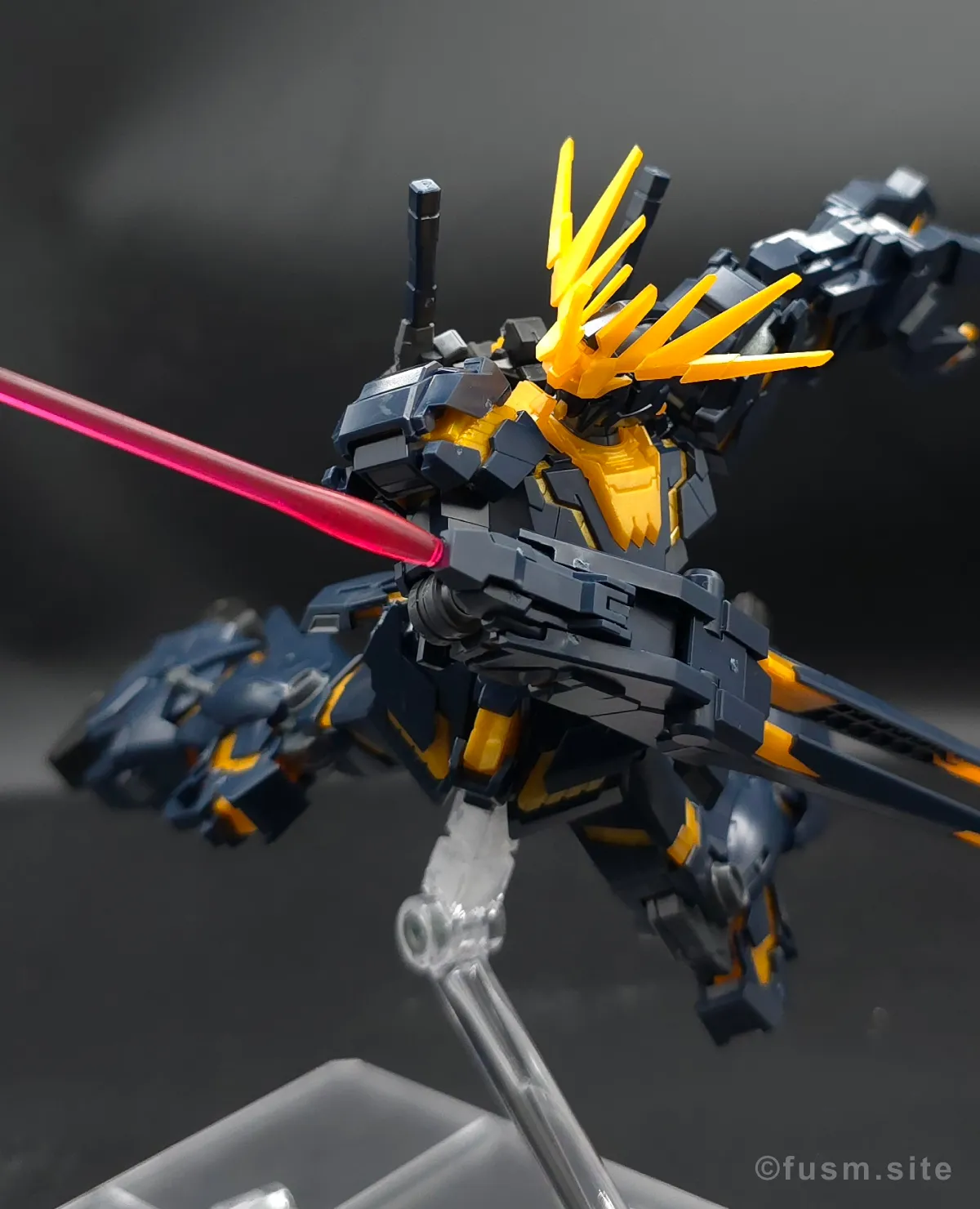 【レビュー】HGUC ユニコーンガンダム2号機 バンシィ(デストロイモード) ポージング 17