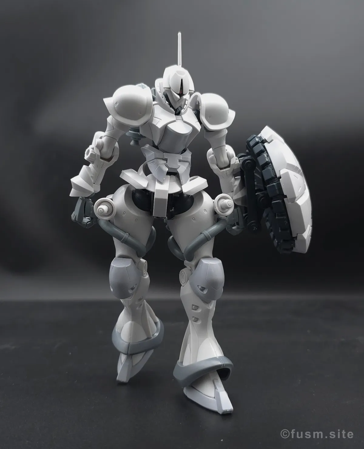 【レビュー】HG 1/144 エグザベ専用ギャン(ハクジ装備) ポージング 01