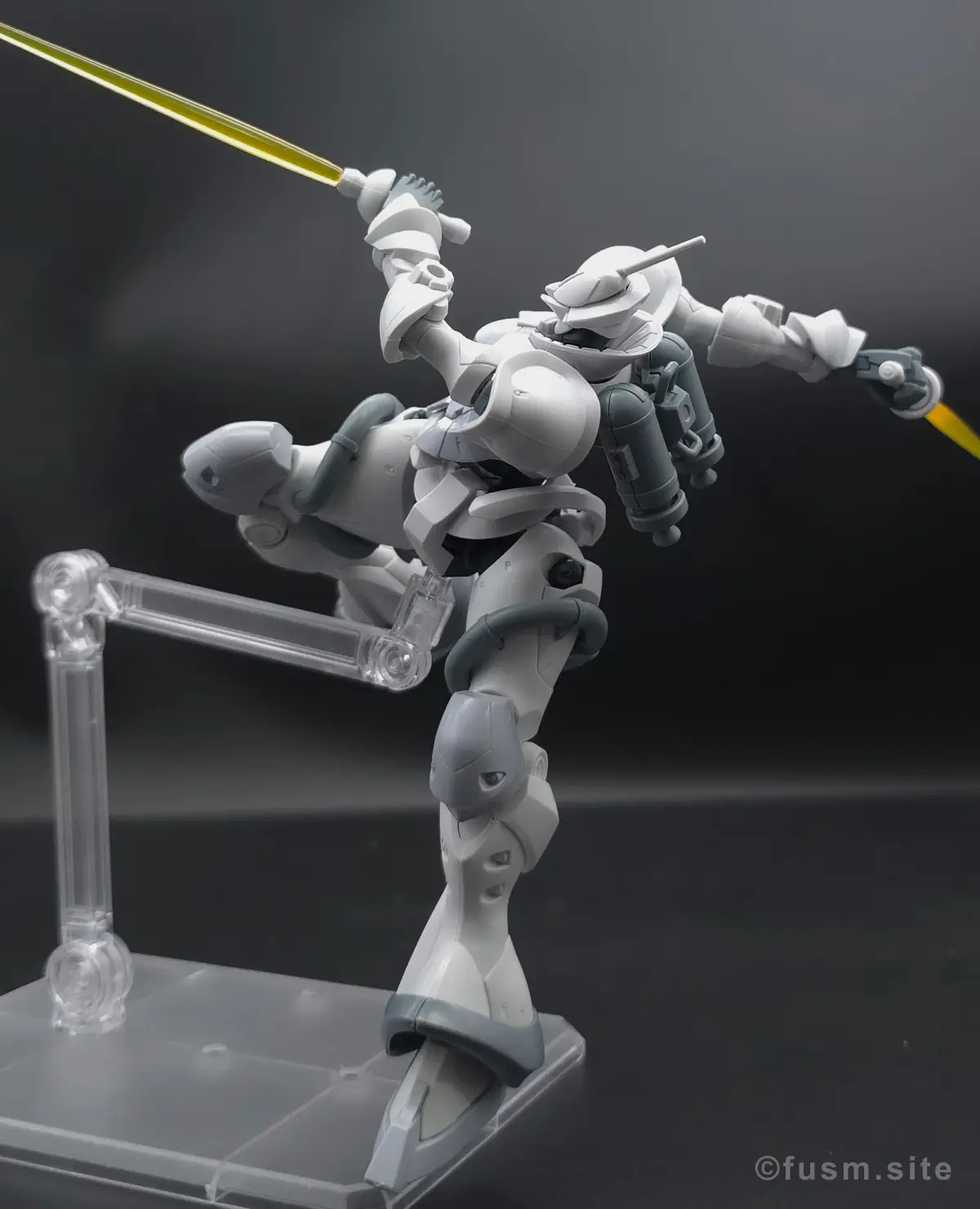 【レビュー】HG 1/144 エグザベ専用ギャン(ハクジ装備) ポージング 1