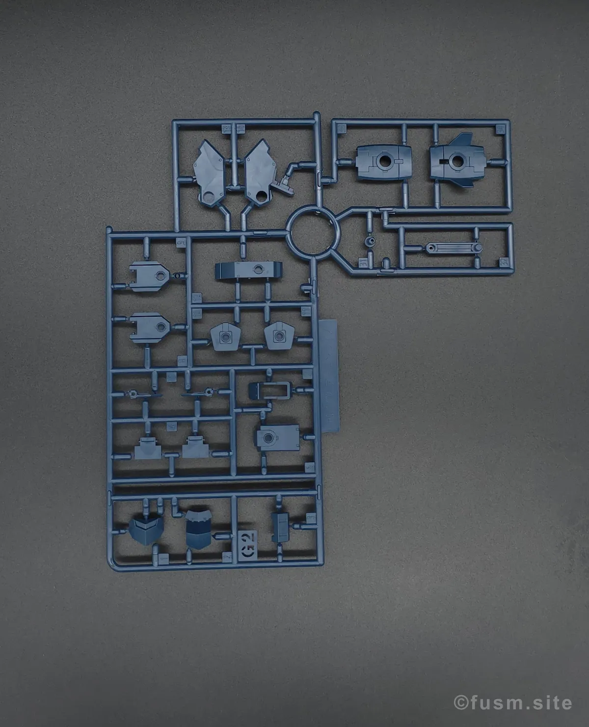 【レビュー】HG アーロンライノ(グレイディ専用機) ランナー 09
