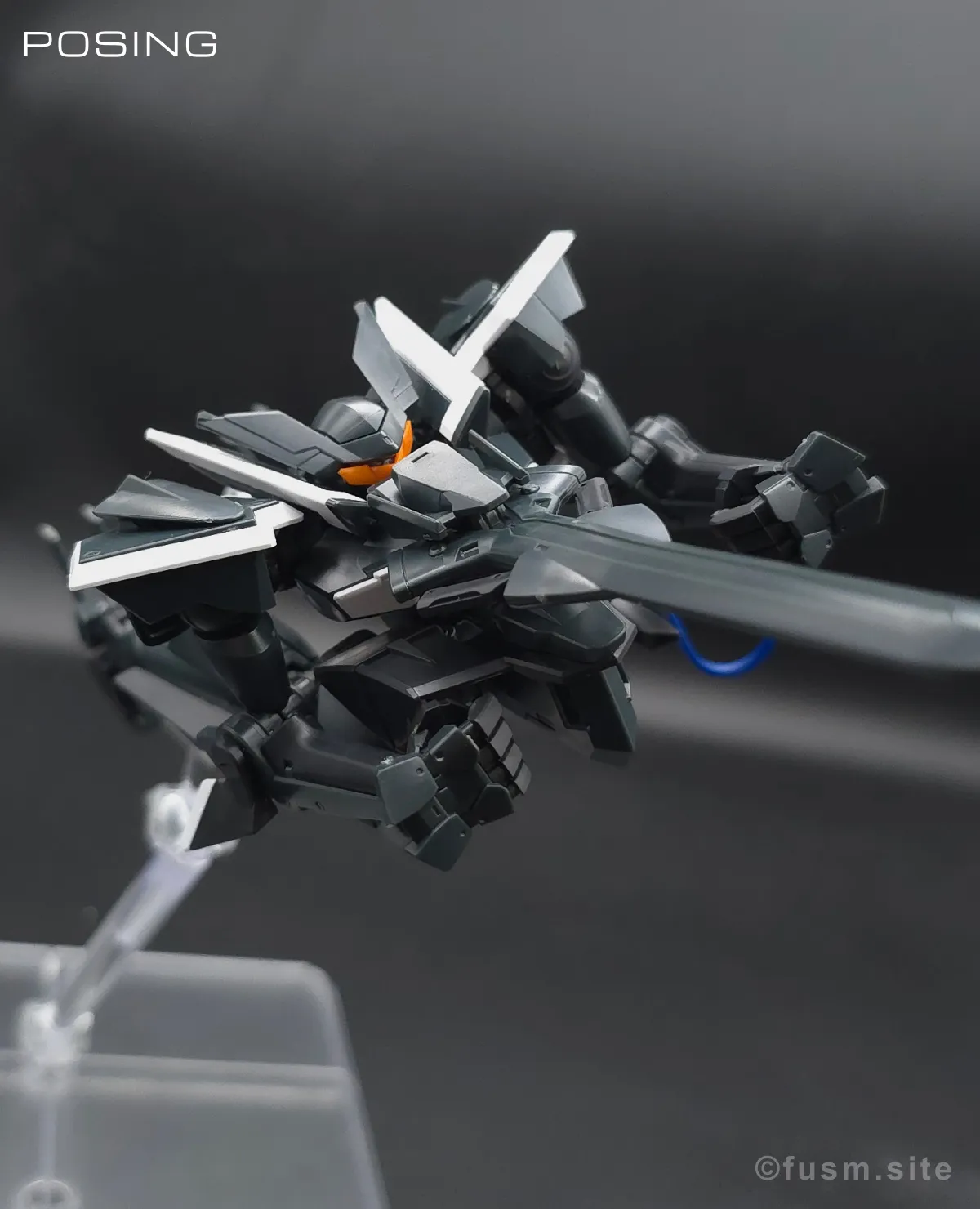 HG グラハム専用ユニオンフラッグカスタムII(GNフラッグ) レビュー ポージング 01