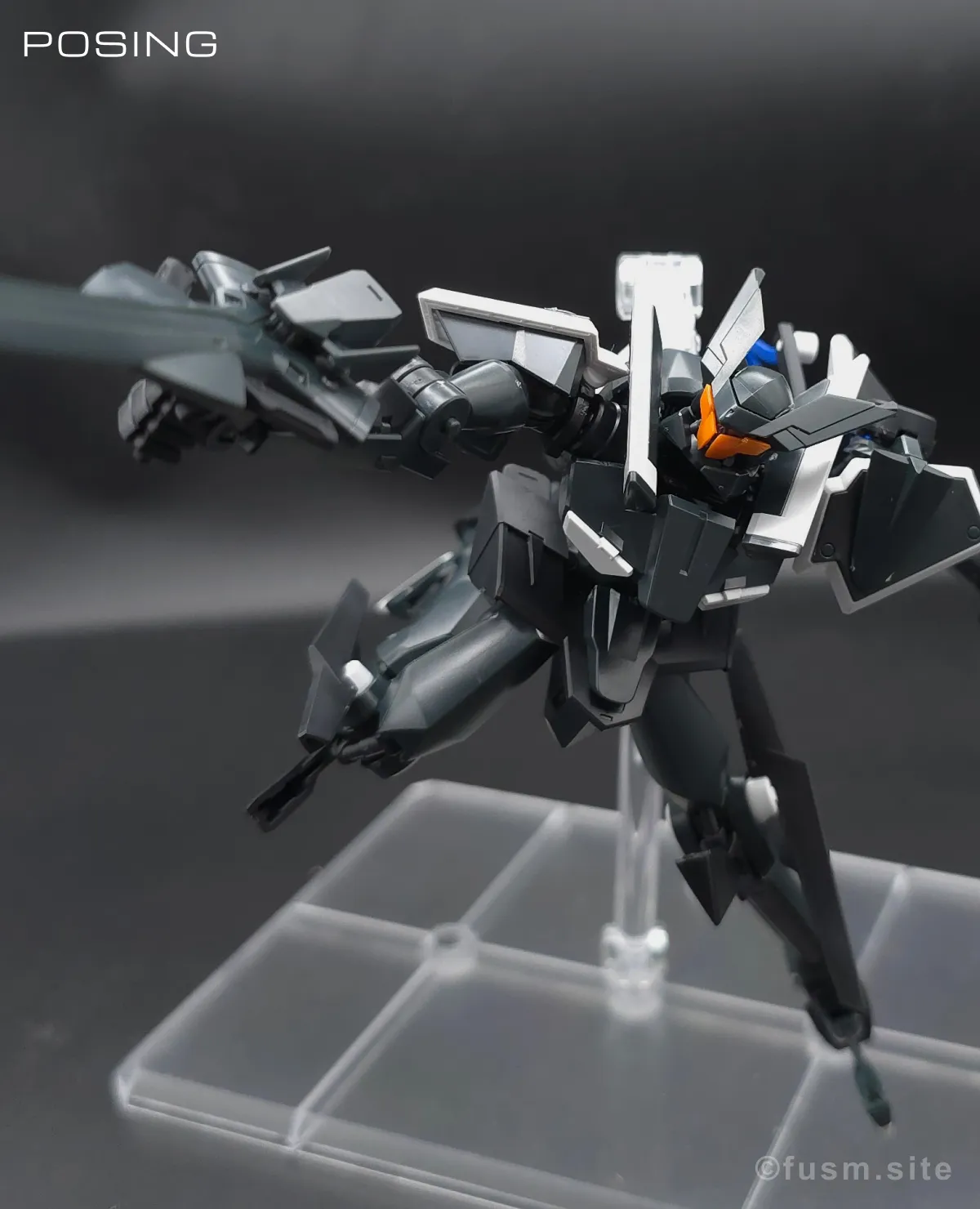 HG グラハム専用ユニオンフラッグカスタムII(GNフラッグ) レビュー ポージング 04