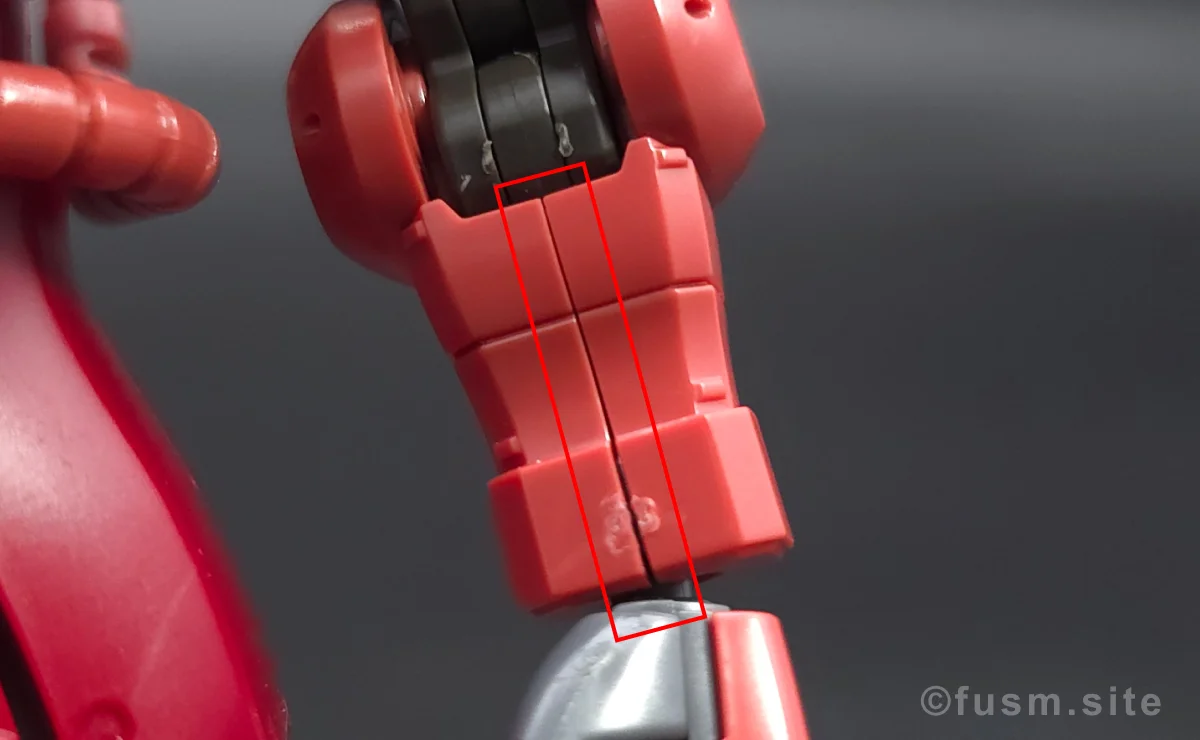 HG シャア専用ザクII 赤い彗星Ver. レビュー 腕部ディテール 合わせ目 01