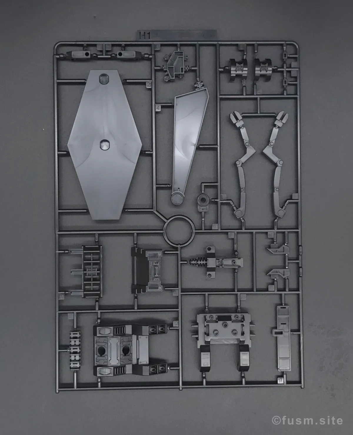 【再販情報】HG 高機動型ザク“サイコ・ザク”の内容物や特徴 ランナー 09