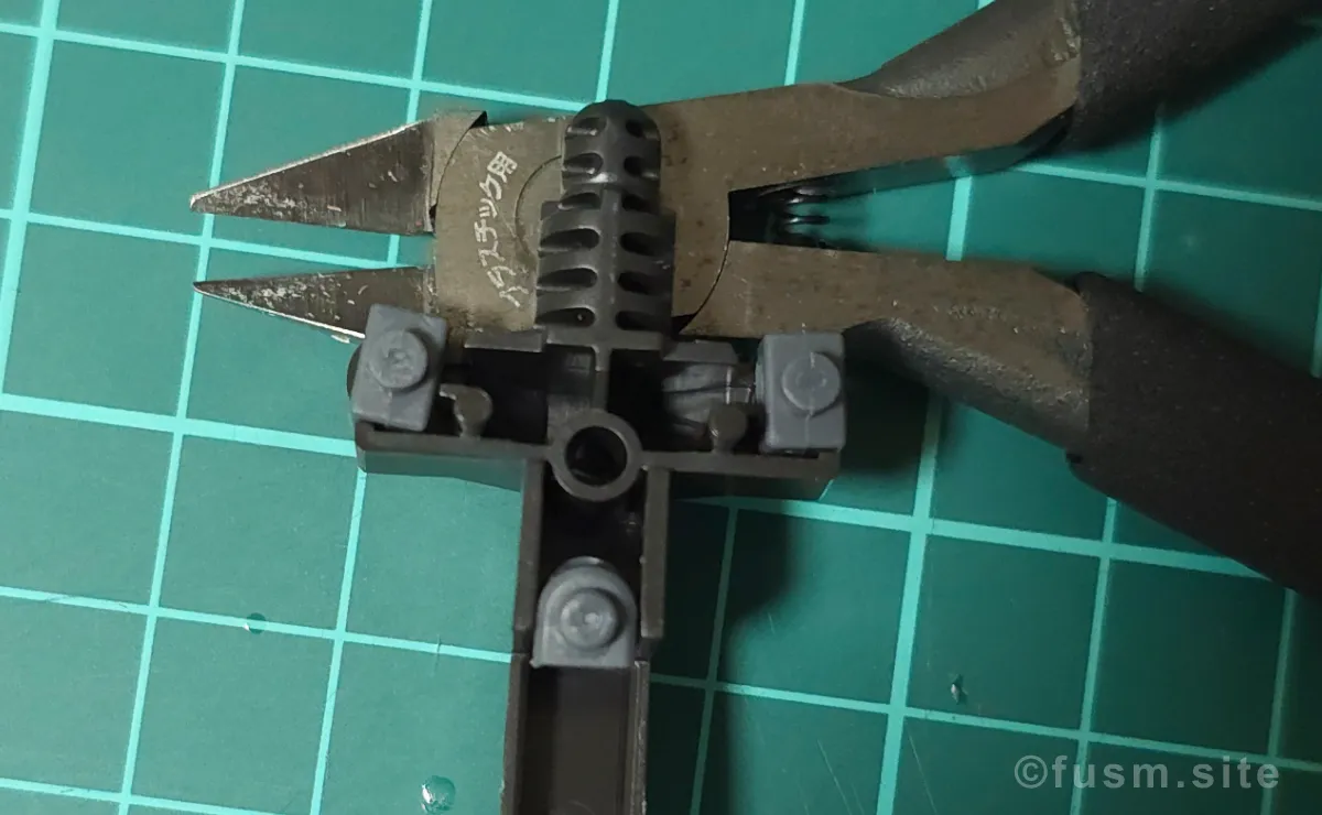 HG サイコ・ザク(ガンダム サンダーボルト版) レビュー パーツ・構造・組み立て 03