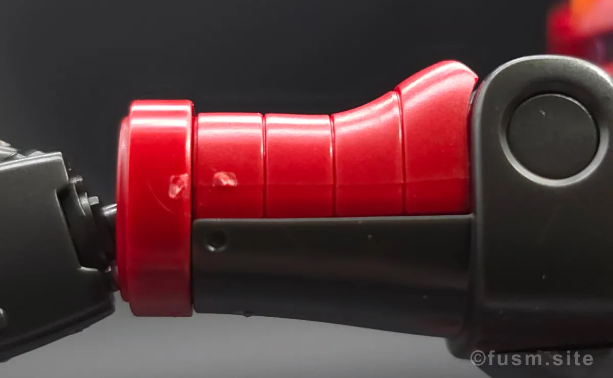 HG サイコ・ザク(ガンダム サンダーボルト版) レビュー 腕部ディテール 合わせ目