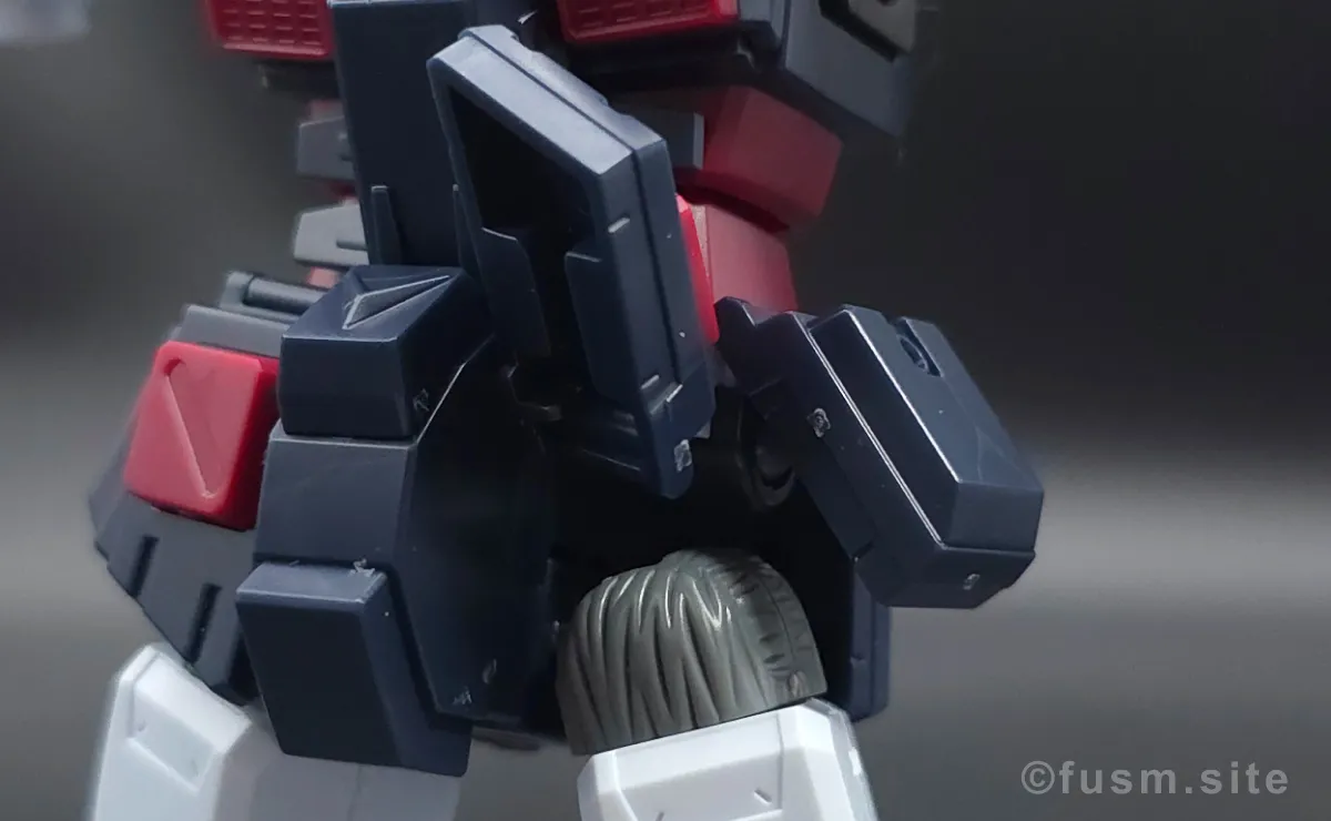 HG フルアーマー・ガンダム(ガンダムサンダーボルト版) レビュー 胴体ディテール 可動域 02