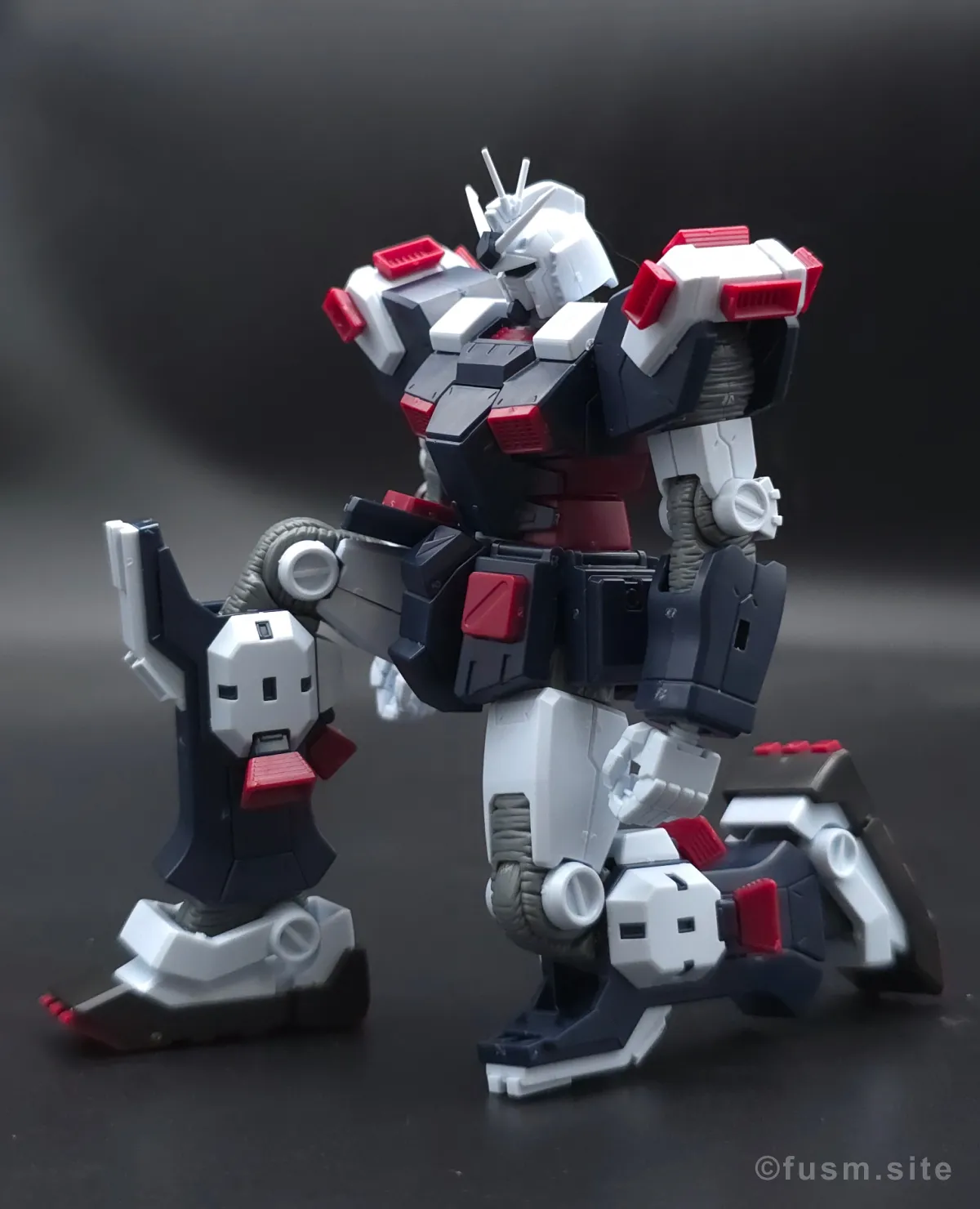 HG フルアーマー・ガンダム(ガンダムサンダーボルト版) レビュー 脚部ディテール 可動域 03