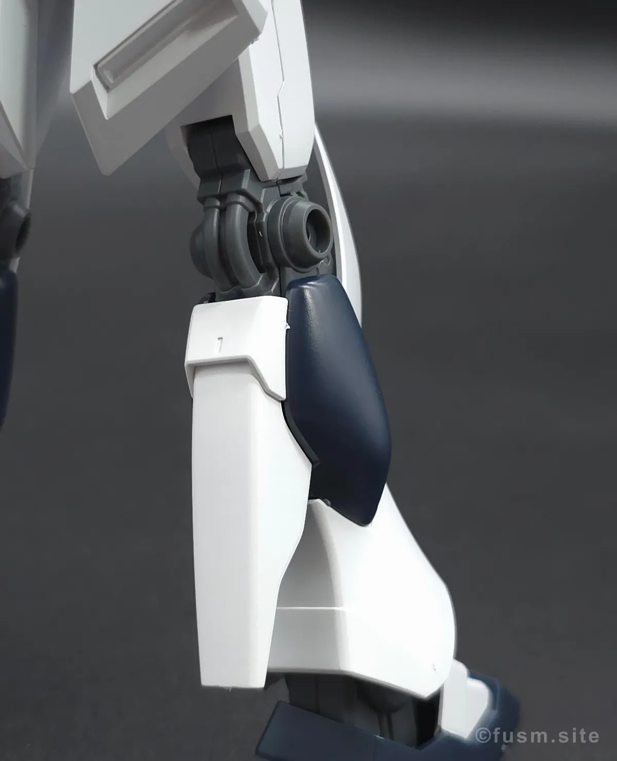 ENTRY GRADE νガンダム レビュー 脚部ディテール 02