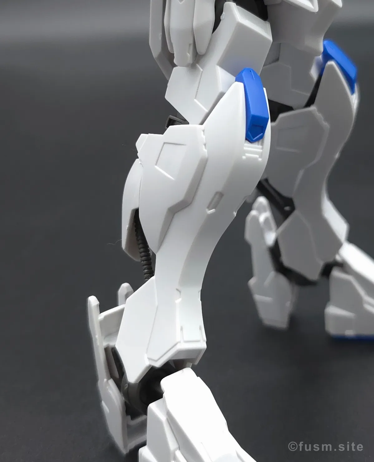 HG ガンダムバエル レビュー 脚部ディテール 01