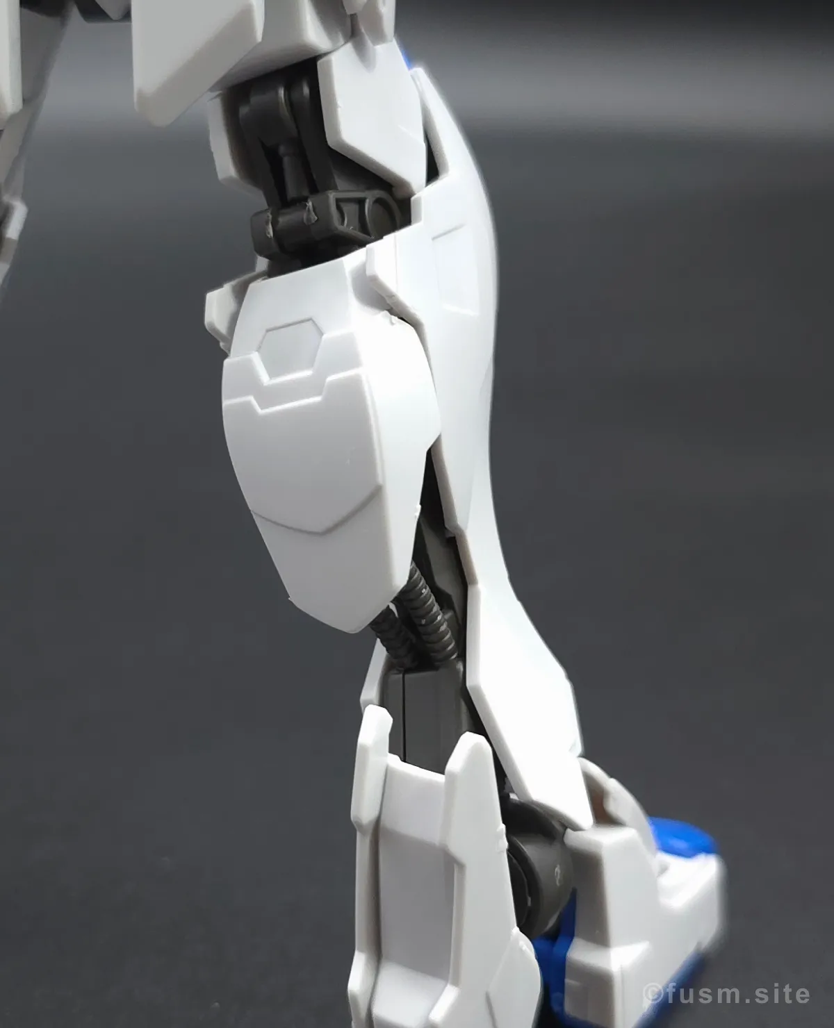 HG ガンダムバエル レビュー 脚部ディテール 02