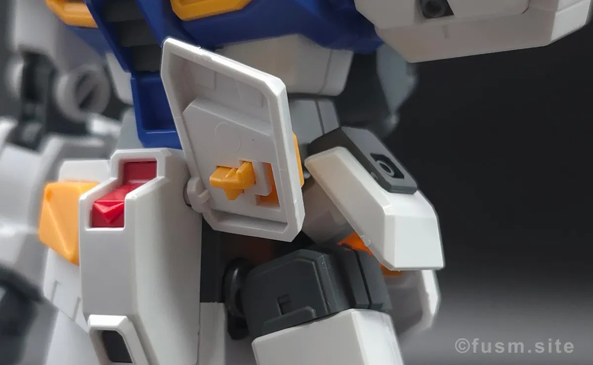 【傑作】HG ガンダム7号機『プレバン限定』 胴体ディテール 可動域 01