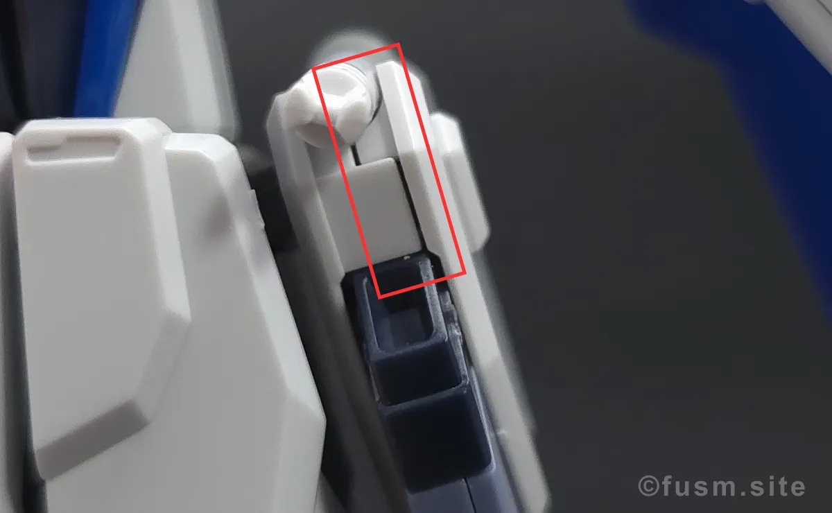 HGCE フリーダムガンダム レビュー 胴体ディテール 合わせ目 01