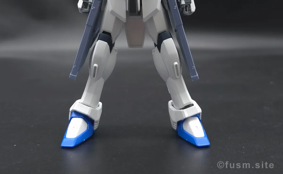 HGCE フリーダムガンダム レビュー 脚部ディテール 可動域 02