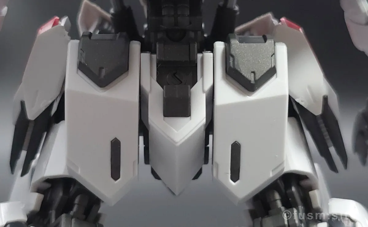 MGSD ガンダムバルバトス レビュー 胴体ディテール 04