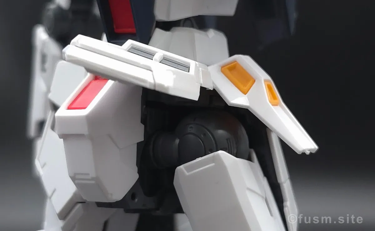 RG νガンダム レビュー 胴体ディテール 可動域 01