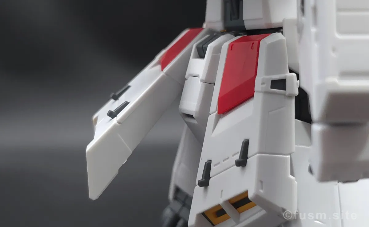 RG νガンダム レビュー 胴体ディテール 可動域 02