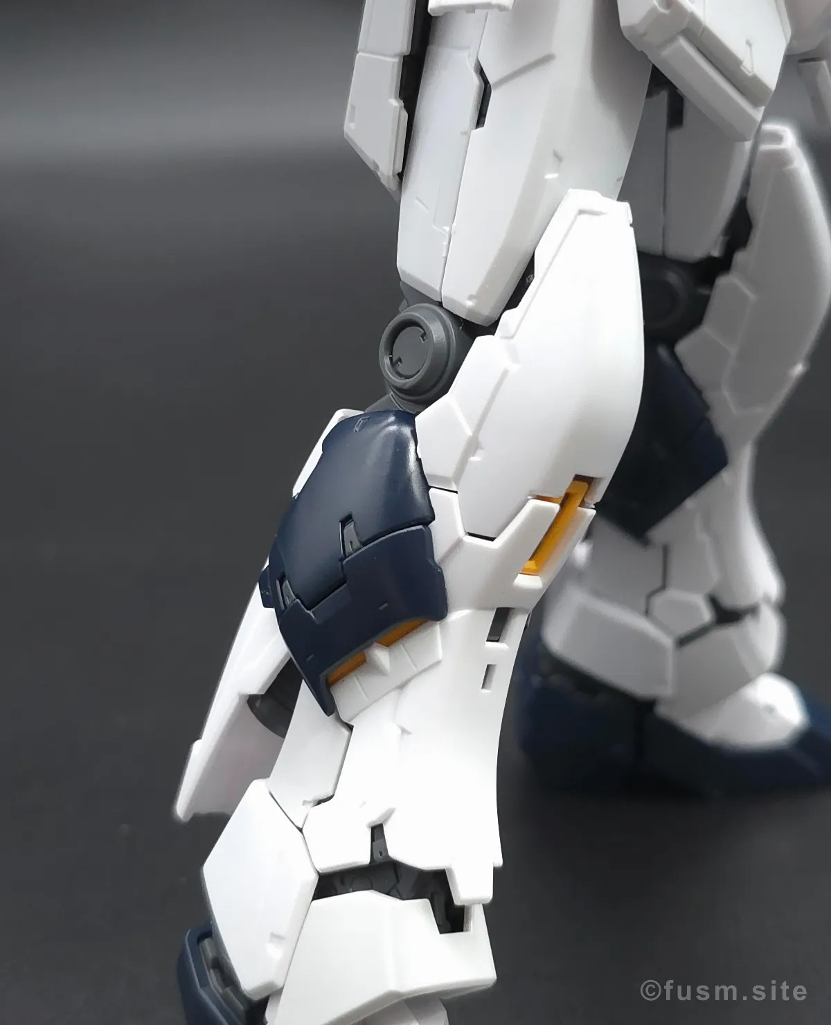 RG νガンダム レビュー 脚部ディテール 01