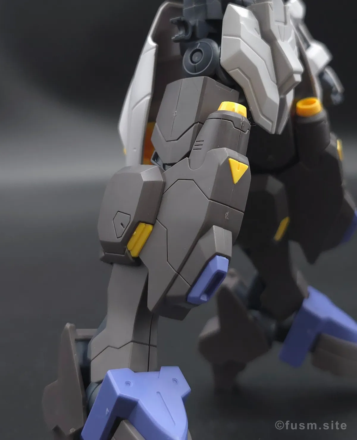 HG ガンダムキマリスヴィダール レビュー 脚部ディテール 01