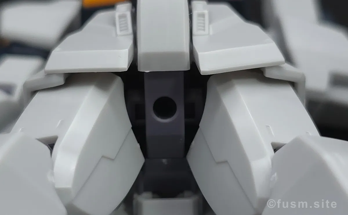 HGUC ガンダムMk-II(エゥーゴ仕様) レビュー 胴体ディテール 04