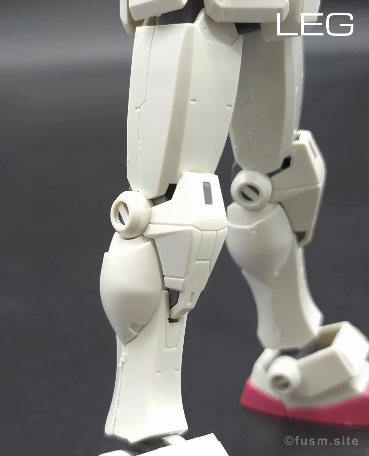 HG RX-78-2 ガンダム [BEYOND GLOBAL] レビュー 脚部ディテール 01