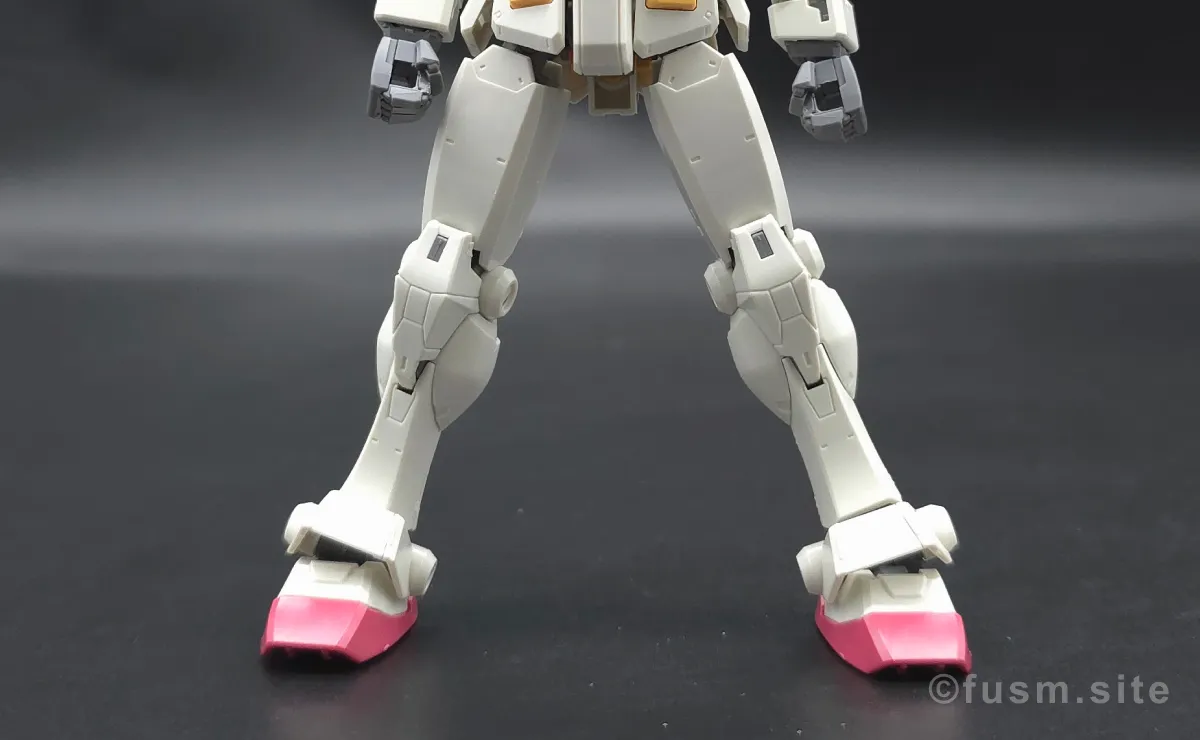 HG RX-78-2 ガンダム [BEYOND GLOBAL] レビュー 脚部ディテール 可動域 02