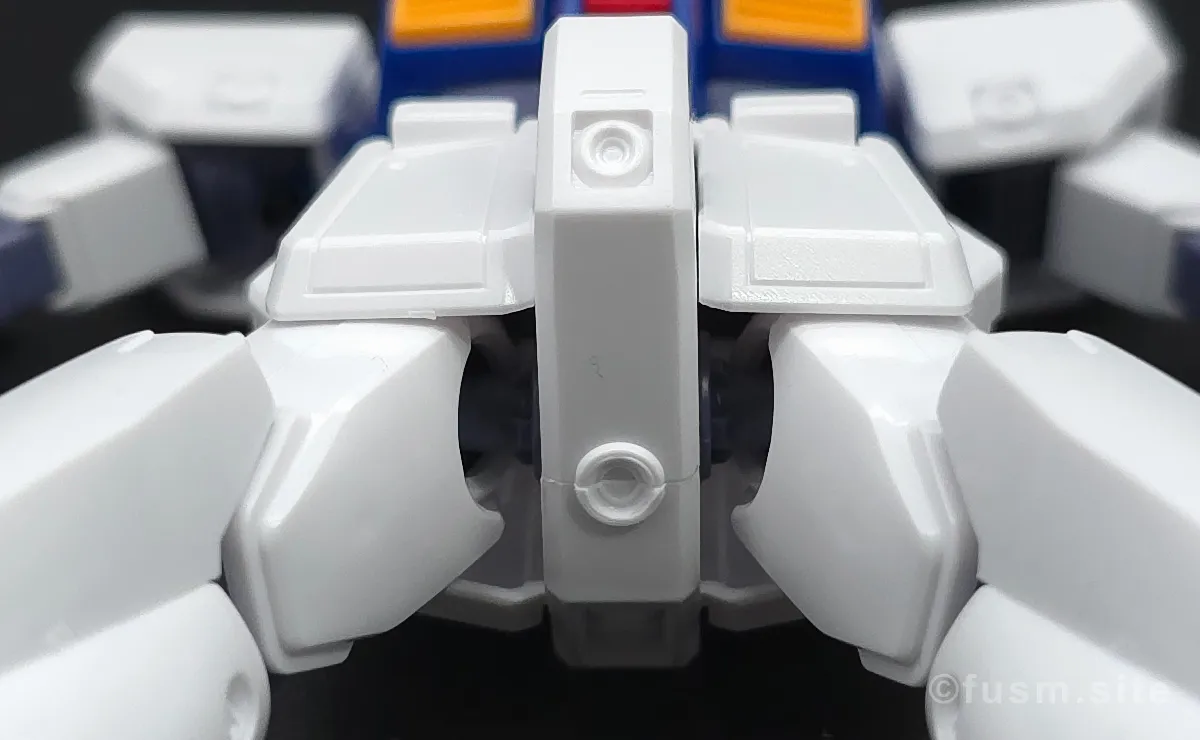 HGUC ガンダム NT-1[アレックス] レビュー 胴体ディテール 1