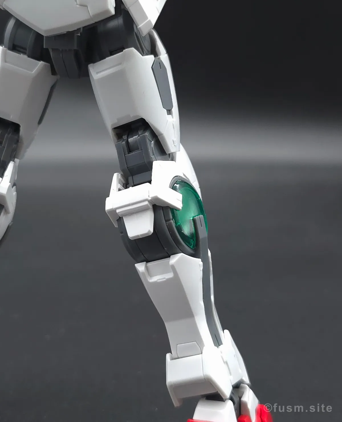 RG GN-0000+GNR-010 ダブルオーライザー レビュー 脚部ディテール 02