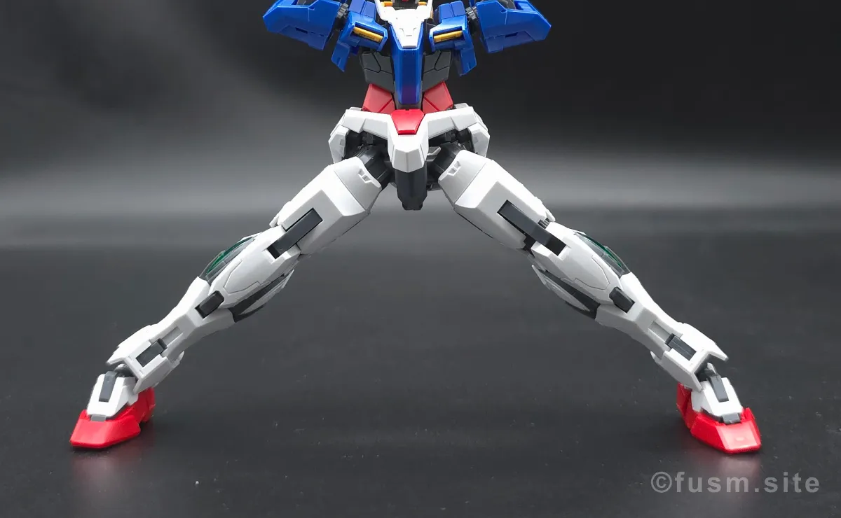 RG GN-0000+GNR-010 ダブルオーライザー レビュー 脚部ディテール 可動域 03